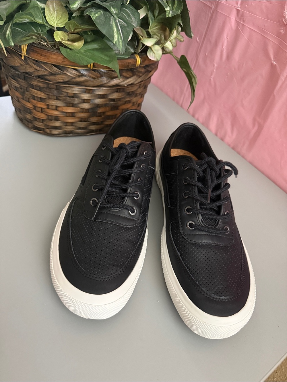 Sperry Black Lace-Up Low-Top Sneakers with White Sole